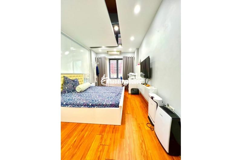 NHÀ ĐẸP Ở PHÙNG CHÍ KIÊN -PHÂN LÔ Ô TÔ - MẶT NGÕ KINH DOANH - 2 THOÁNG TRƯỚC  SAU - FULL NỘI THẤT TIỀN TỶ.